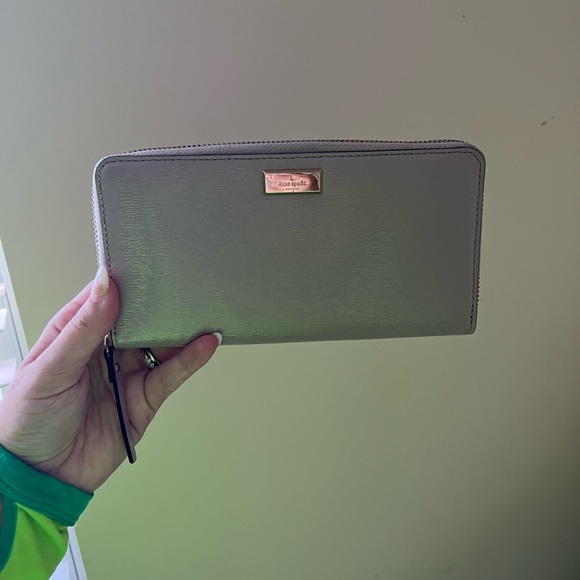 Kate Spade Wallet - Picture 1 of 5